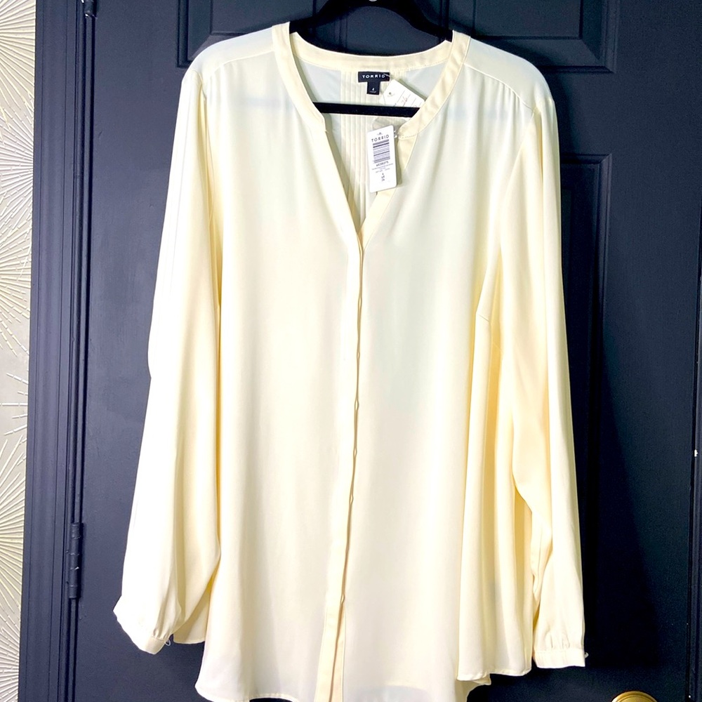 NEW WITH TAGS Torrid BEIGE Blouse Size 4X - Pristine